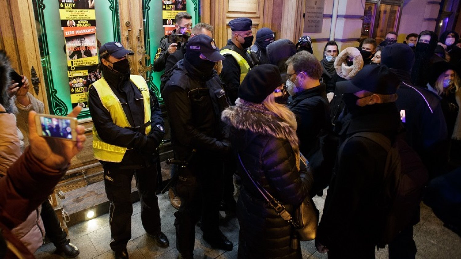 Kontrola sanepidu i policji w jednym z lokali w Bydgoszczy.