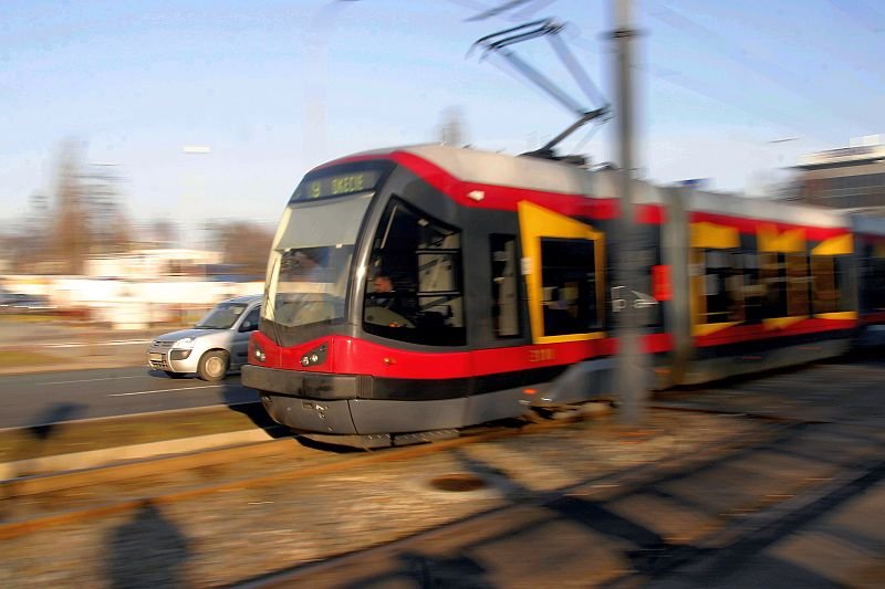 Warszawiacy będą się tłoczyć w krótkich tramwajach, bo nie umieją korzystać z długich