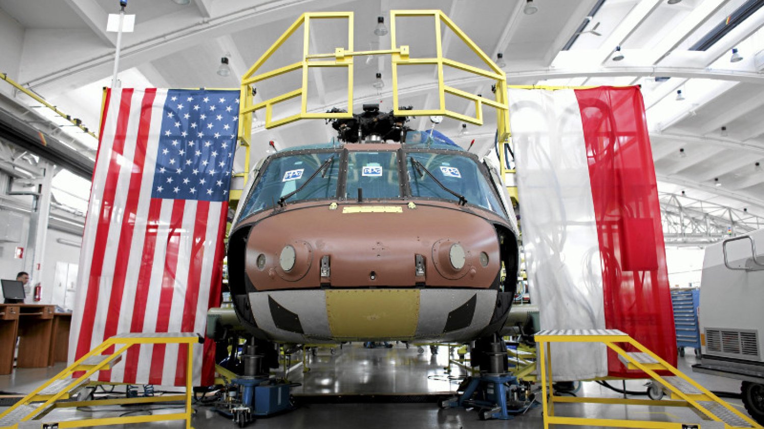 Produkcja helikopterów Sikorsky Black Hawk w zakładach PZL Mielec.