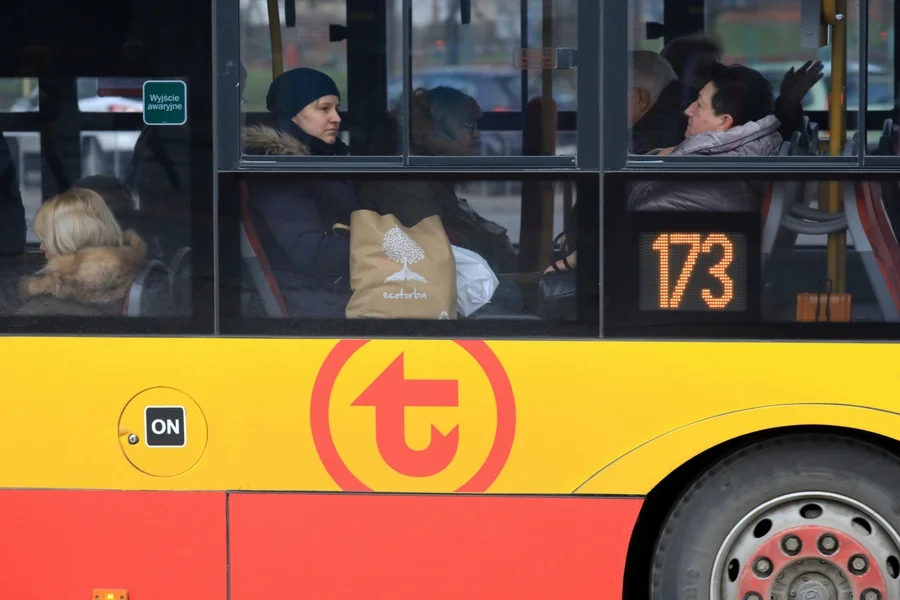 W dwustu autobusach w Warszawie można już ładować urządzenia mobilne - a to dopiero początek.