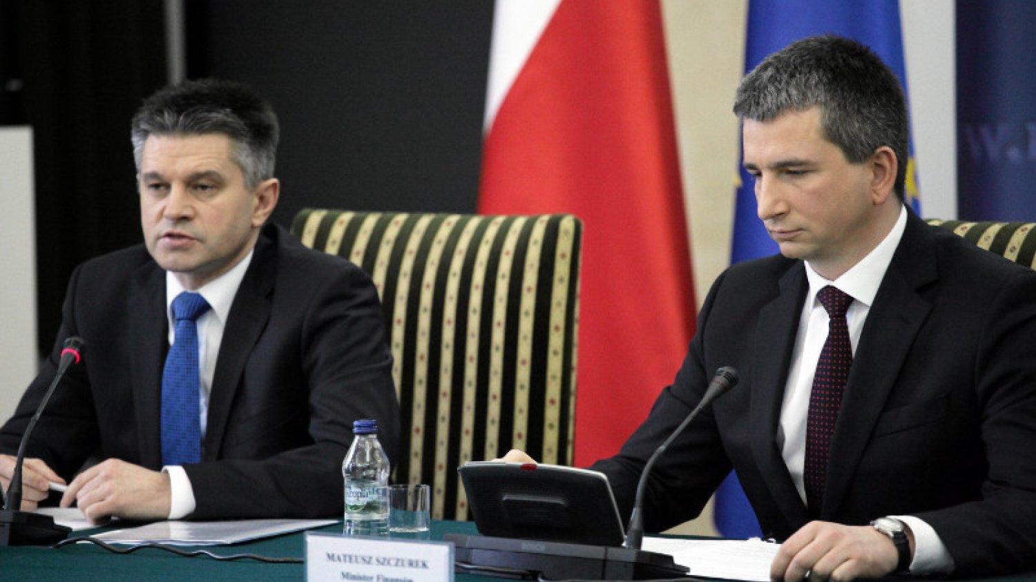 Od lewej wiceminister finansów Jacek Kapica oraz szef resortu - minister Mateusz Szczurek.