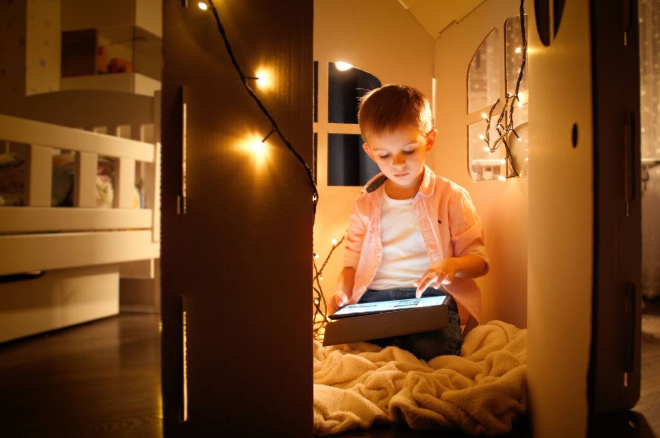 Doradzamy z ekspertem, jak sprawdzić bezpieczeństwo inteligentnych zabawek dla dzieci.