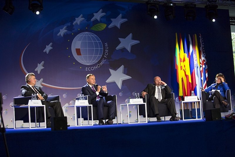 Forum Ekonomiczne w Krynicy-Zdroju to największa konferencja ekonomiczna w Europie Środkowo-Wschodniej. Gościem specjalnym zeszłorocznej edycji był prezydent Andrzej Duda. Na tegorocznym wydarzeniu pojawią się przedstawiciele wielu państw i firm