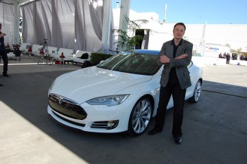 Elon Musk: Tesla w ciągu 6 miesięcy rozpocznie produkcję baterii zasilających domy.