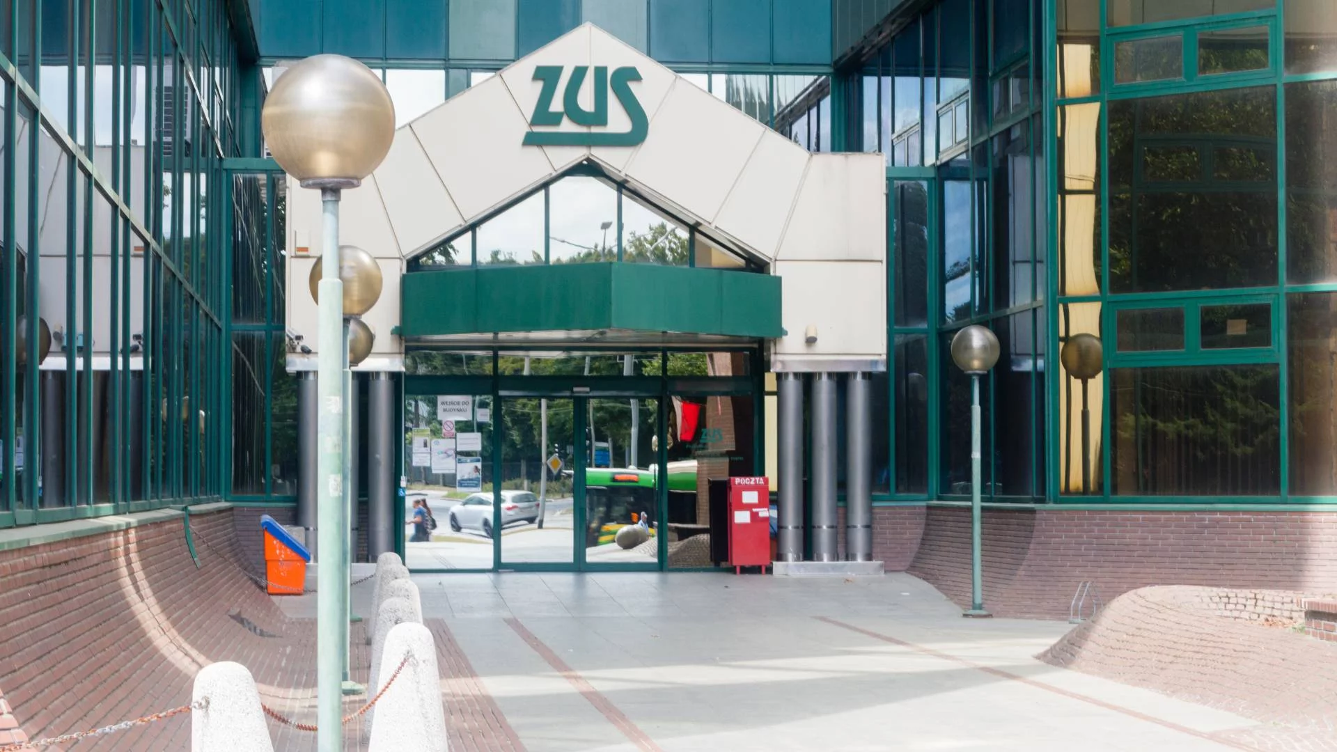 Pieniądze po zmarłych czekają w ZUS. Też o tym nie pamiętałem, a proces jest prosty