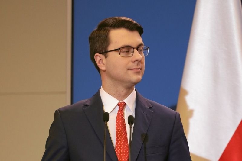 Według rzecznika rządu informację dot. dalszych obostrzeń poznamy przed weekendem.