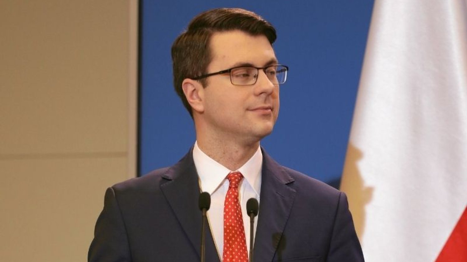 Według rzecznika rządu informację dot. dalszych obostrzeń poznamy przed weekendem.