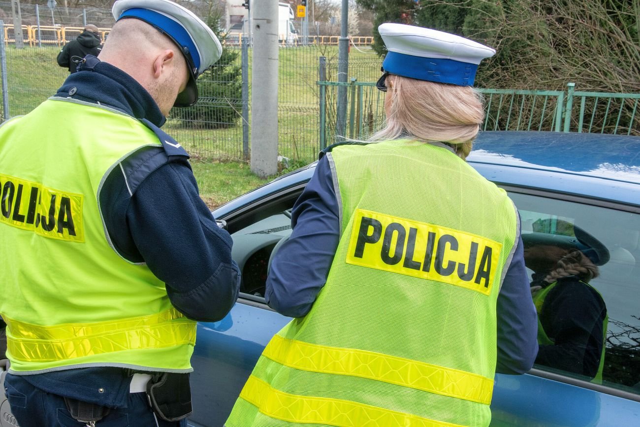 Wielu policjantów drogówki używa aplikacji TaPo24, stworzonej przez ich kolegów po fachu. Mogą ją ściągnąć również kierowcy.