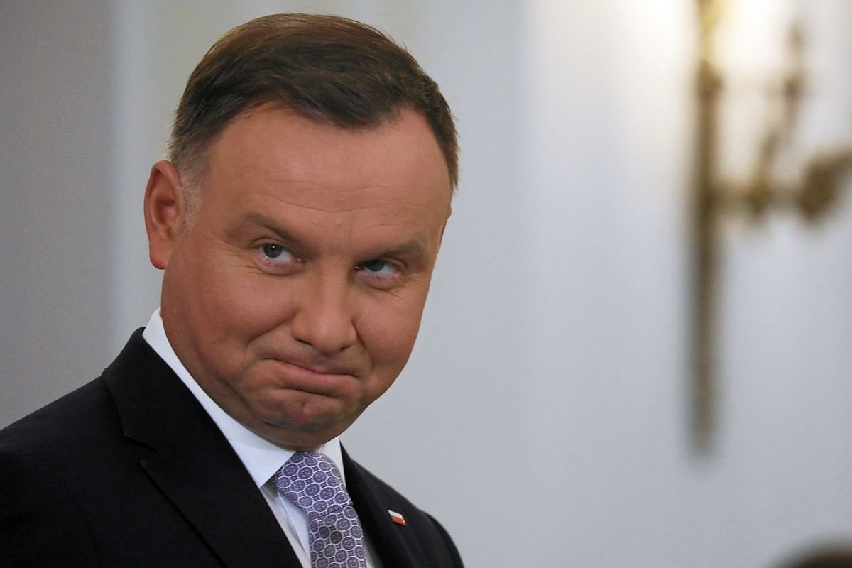 Andrzej Duda ma problem. Albo podpisze kolejną wadliwą, źle procedowaną ustawę, albo spowolni program Mieszkanie Plus