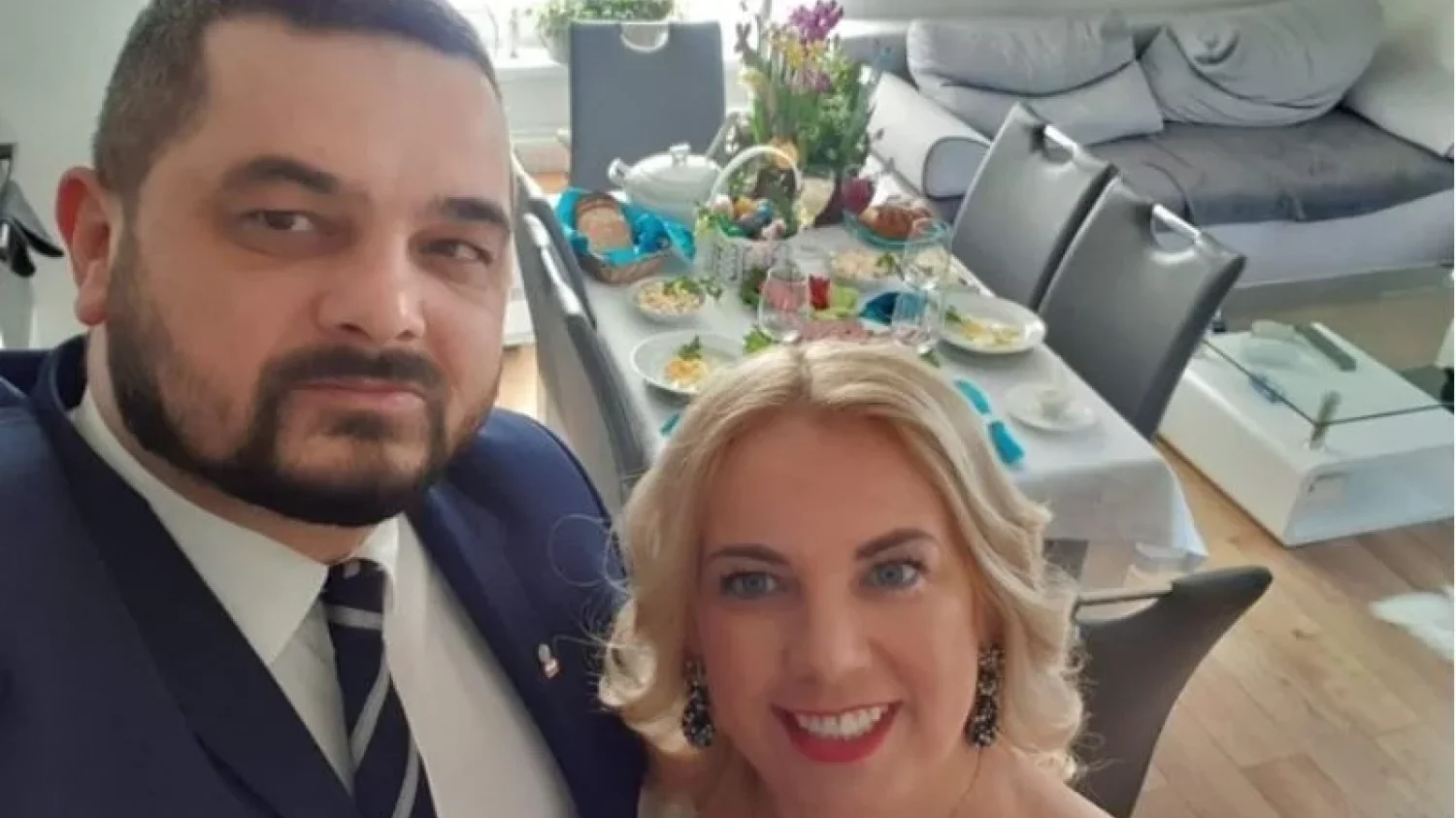Sylwia Sobolewska, żona Krzysztofa Sobolewskiego, prominentnego polityka PiS. Jej kariera po ślubie niesamowicie przyspieszyła.