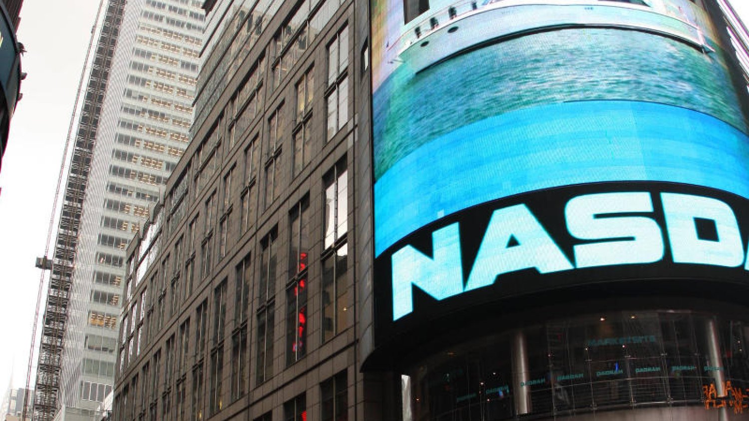 Wejście do NASDAQ jest tańsze i prostsze od wejścia na tradycyjne giełdy kapitałowe.