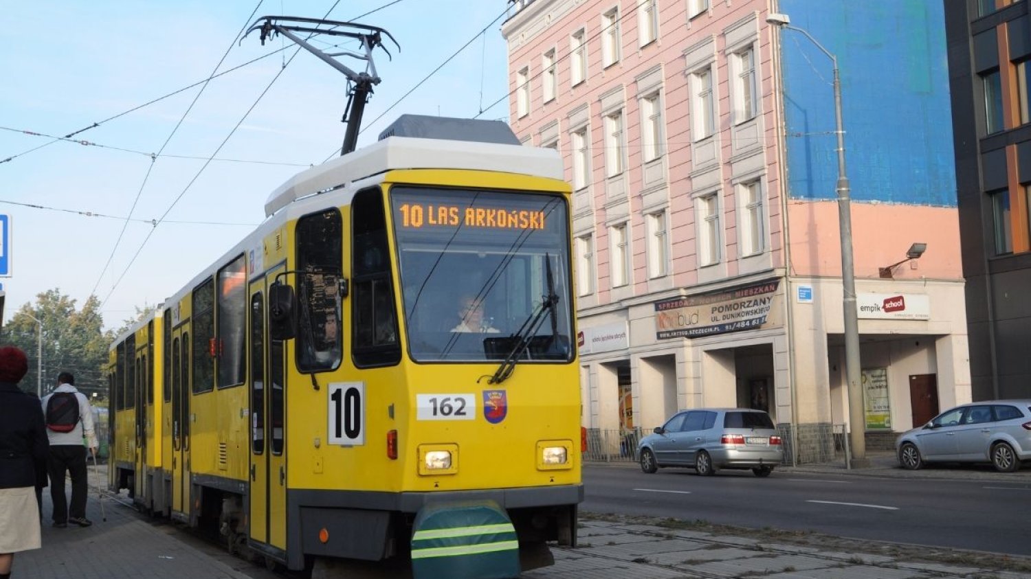 Zarobki motorniczego i kierowcy autobusu.