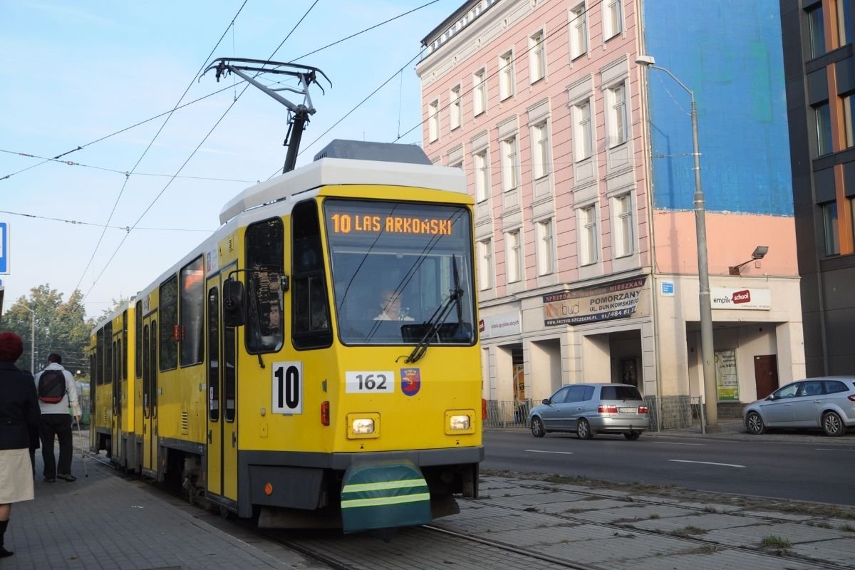 Zarobki motorniczego i kierowcy autobusu.