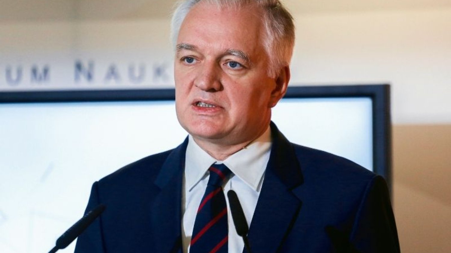 Jarosław Gowin zapewnia, że rząd dąży do komunikowania z wyprzedzeniem decyzji o zamykaniu kolejnych branż.