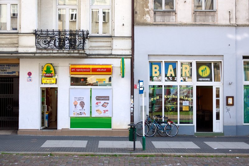 Z koniecznością pracy w święta muszą liczyć się m. in. pracownicy sklepów zatrudnieni na umowy cywilnoprawne czy osoby pracujące w gastronomii.