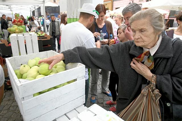 W tym roku jabłka są dwa razy droższe niż przed rokiem. Niektóre krajowe odmiany kosztują tyle, ile importowane mandarynki