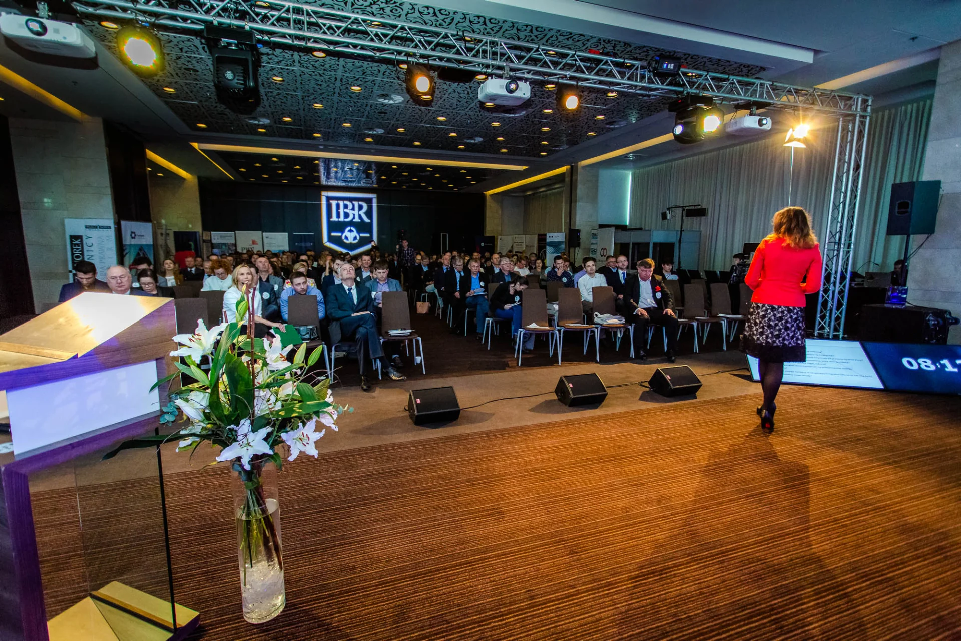 dr Adrianna Lewandowska podczas prelekcji o wyzwaniach strategii i sukcesji firm rodzinnych
