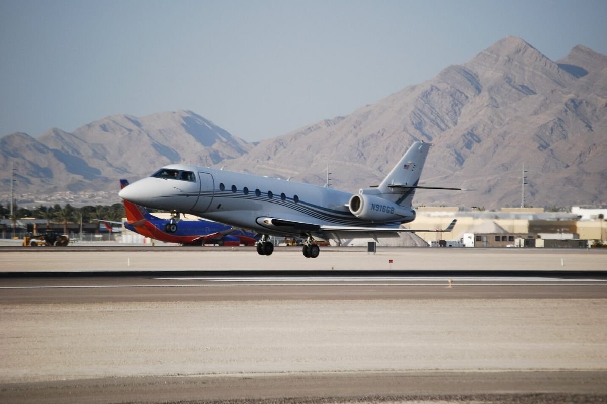 Prywatne firmy odrzutowe notują wzrost popytu z powodu epidemii koronawirusa.