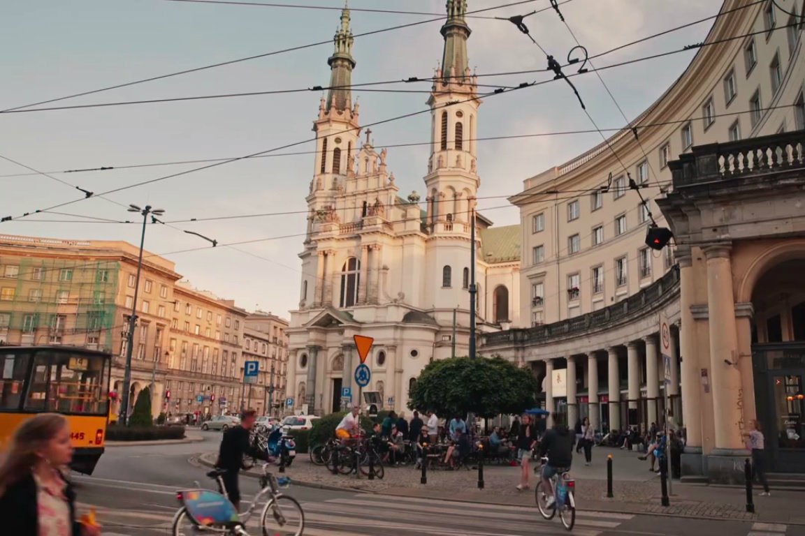 Spot wideo promujący Warszawę, który opublikowano na fanpage'u „Fall in Love with Warsaw”, zyskał dużą popularność