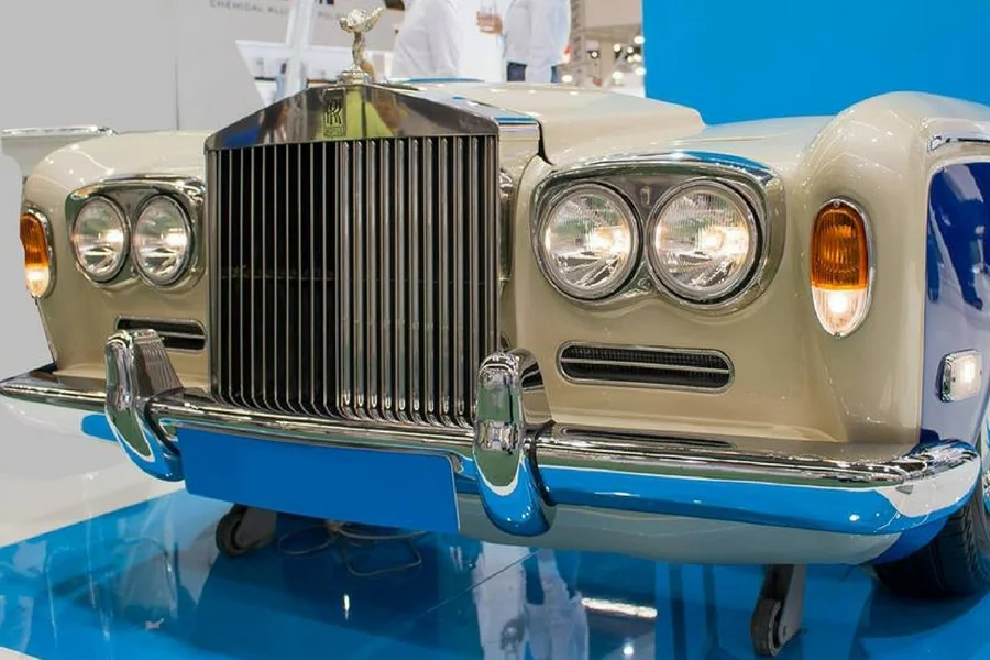 Sofa z rolls royce'a to najbardziej ekstrawagancka kreacja Mebli Samochodowych.