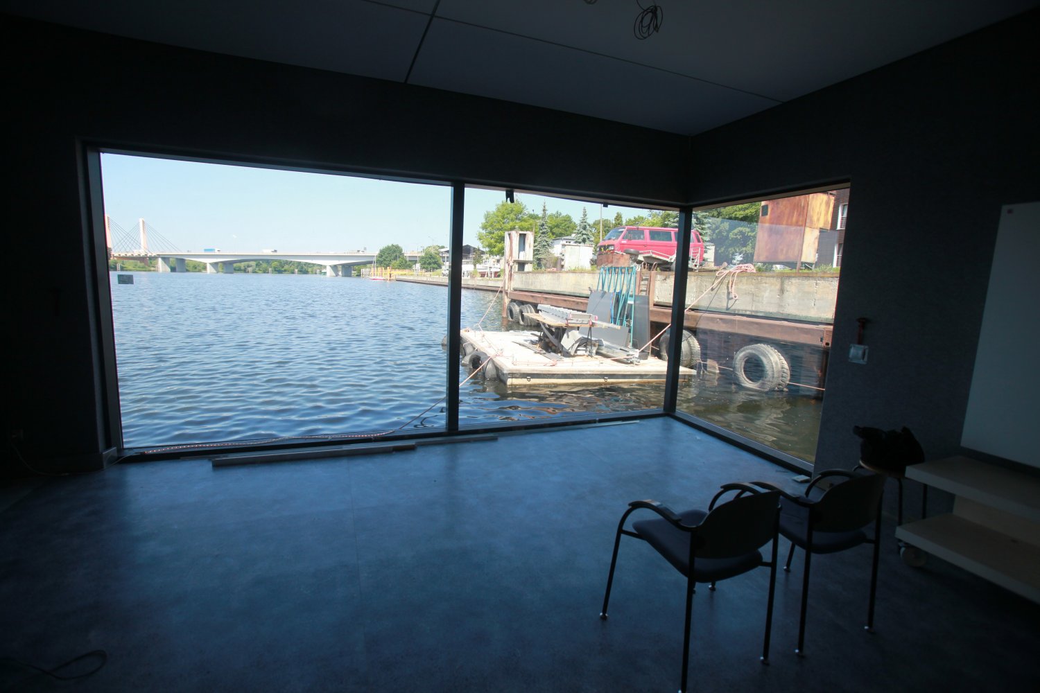 Dom na wodzie to tańsza alternatywa własnego lokum.