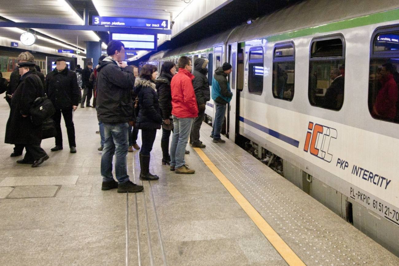 Pasażerowie, pociąg PKP Intercity.