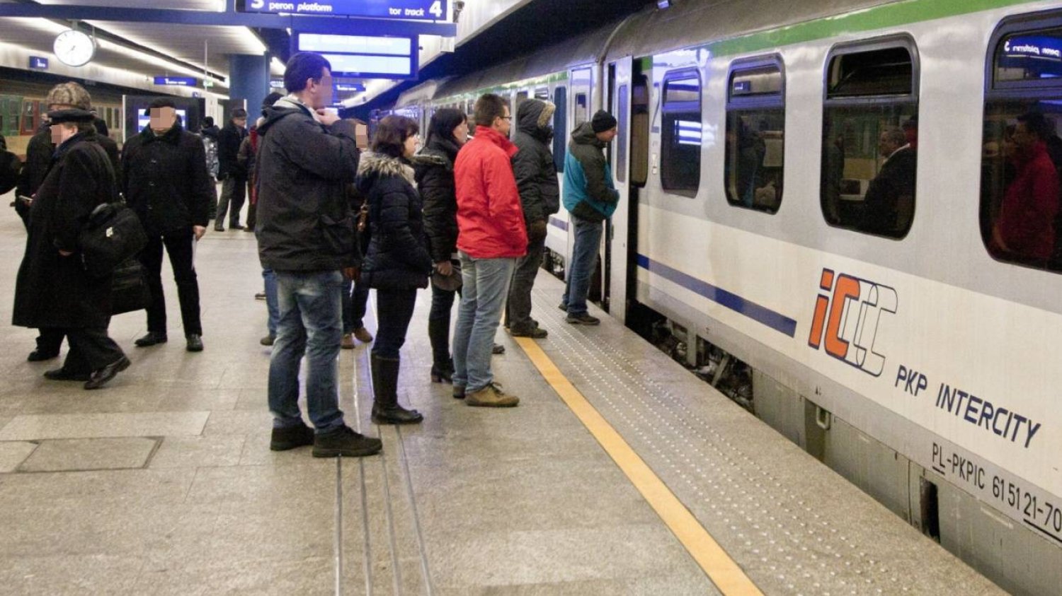 Pasażerowie, pociąg PKP Intercity.