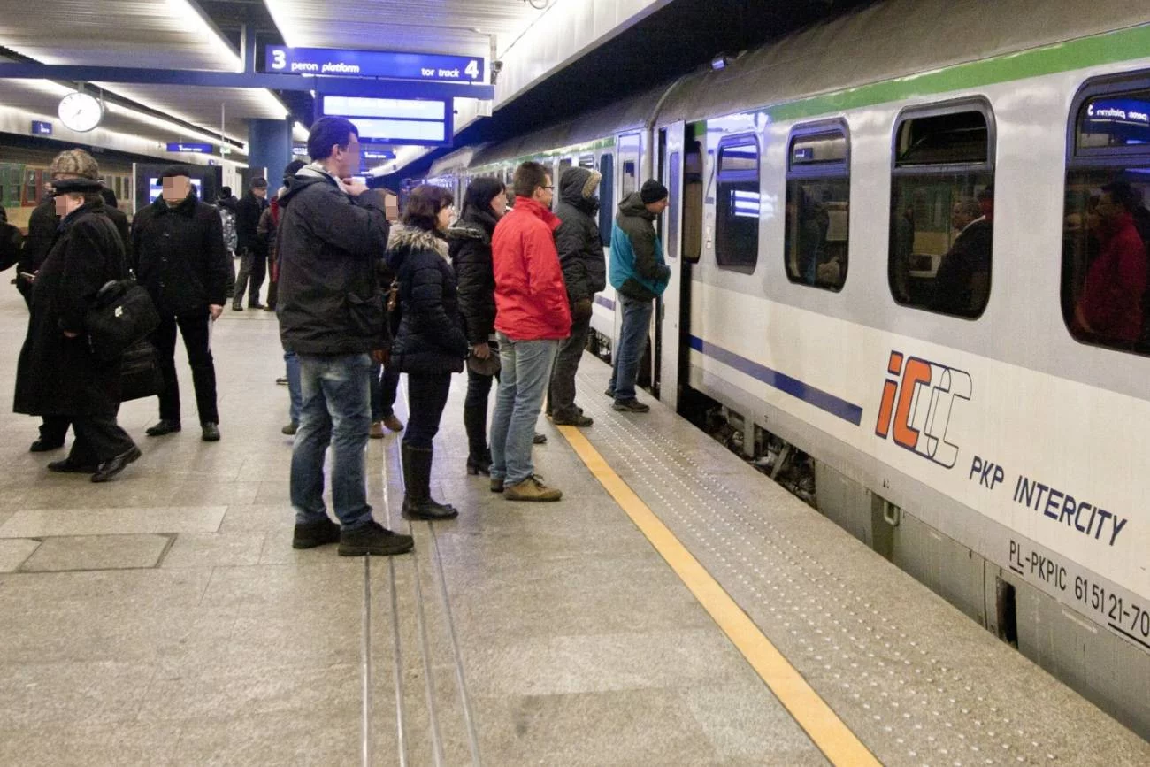 Pasażerowie, pociąg PKP Intercity.