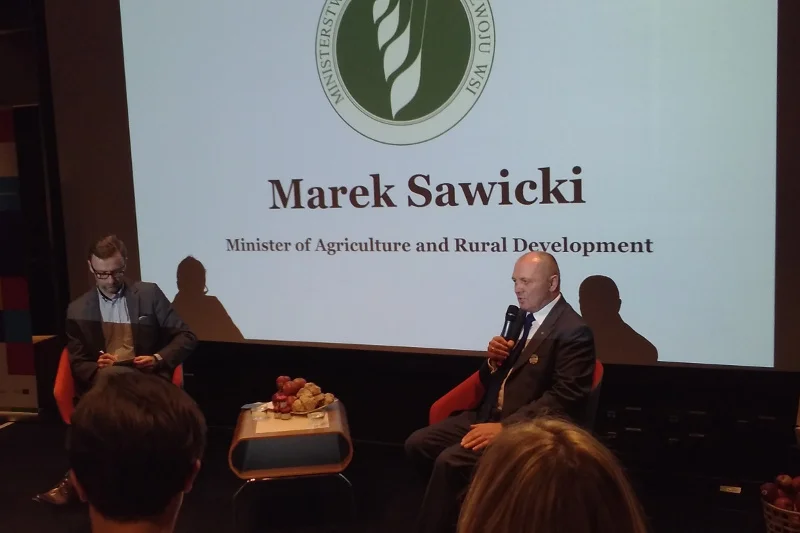 Minister Marek Sawicki na konferencji w Polskim Pawilonie Wystawowym.