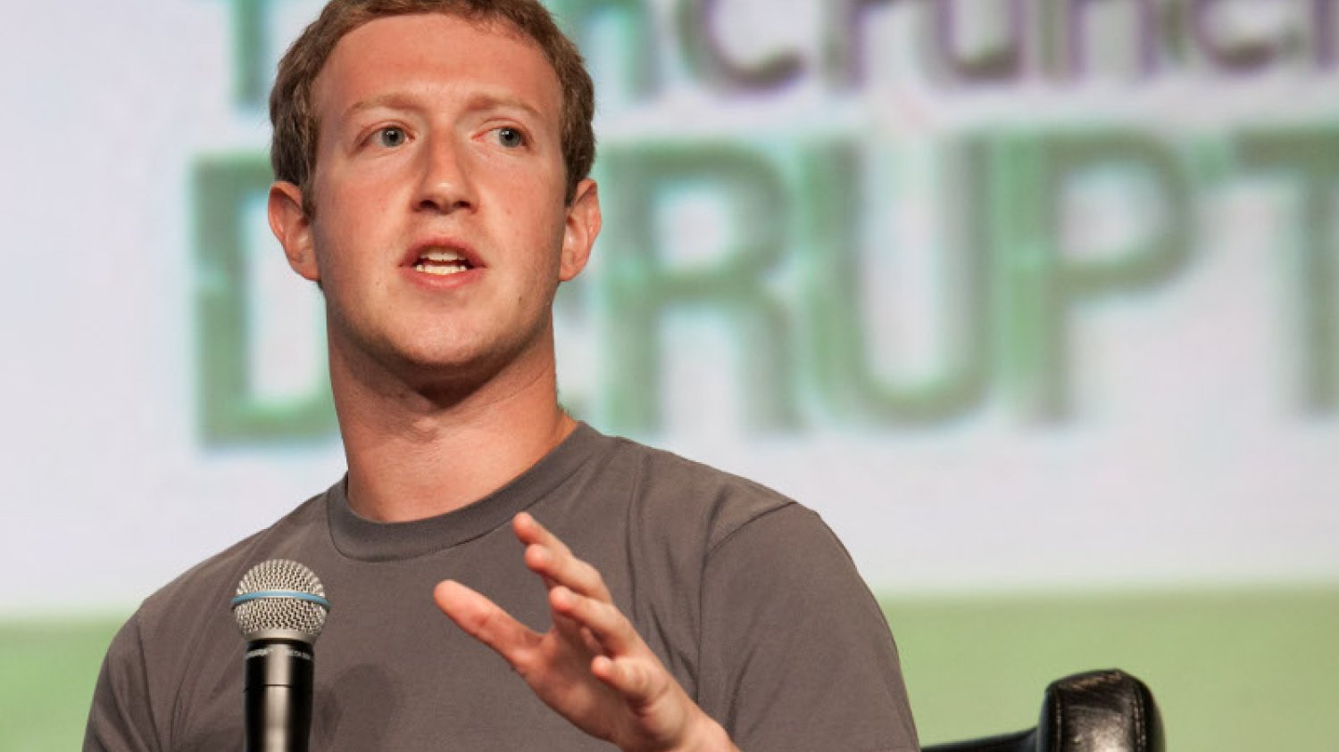 Dlaczego Facebook jest gigantem technologicznym? Bo…uzależnił od siebie użytkowników i przejął popularne serwisy