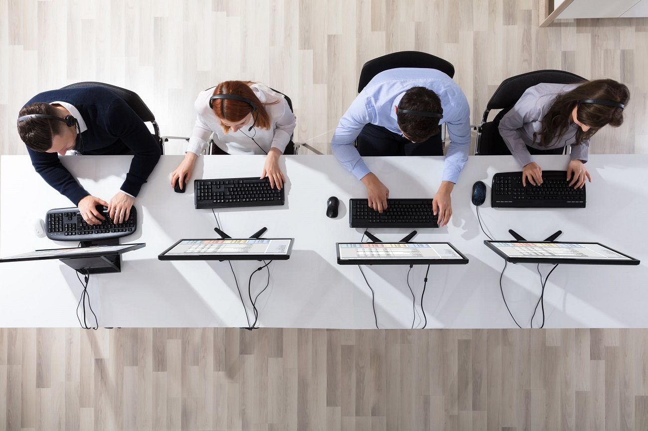 Telemarketerzy widziani od góry.