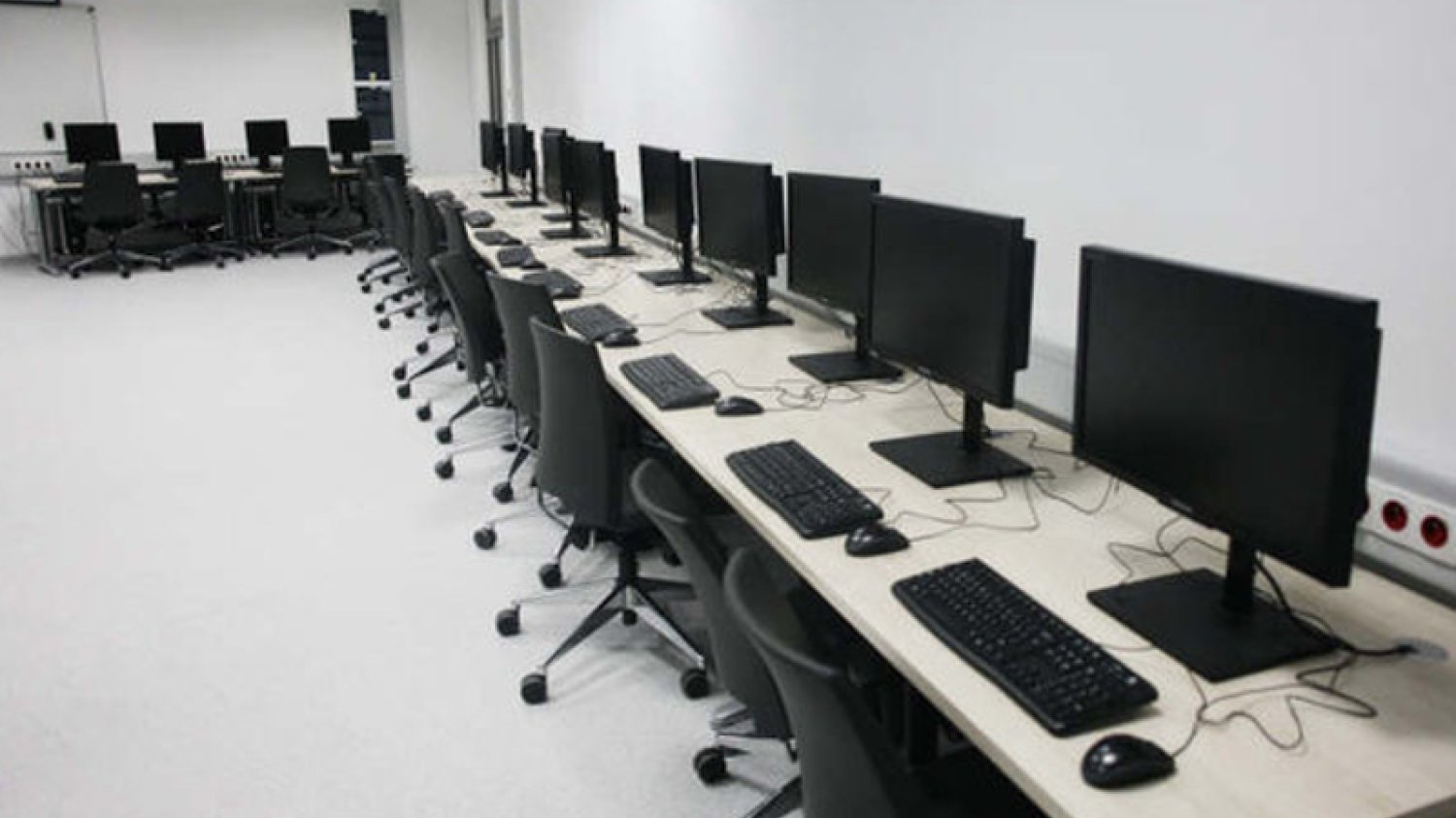 Jak nauczyć internetu i komputerów osoby w wieku 50+? Jeśli masz pomysł, zgłoś się do konkursu "Cyfrowa Współpraca Popłaca"