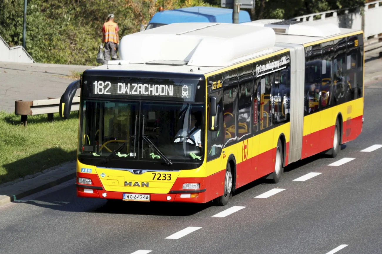 Autobus MAN na ulicach Warszawy