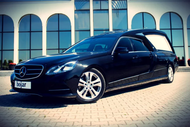 Mercedes W212 przerobiony na karawan