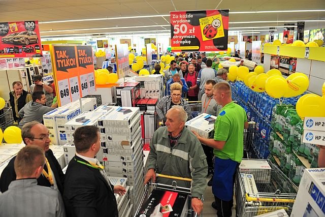 Biedronka już drugi raz przed świętami wprowadza do oferty gramofony