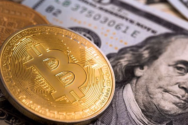 Bitcoin nie ma żadnej fizycznej formy, ale wart jest obecnie ok. 15 tys. dolarów (55 tys. zł w Polsce)
