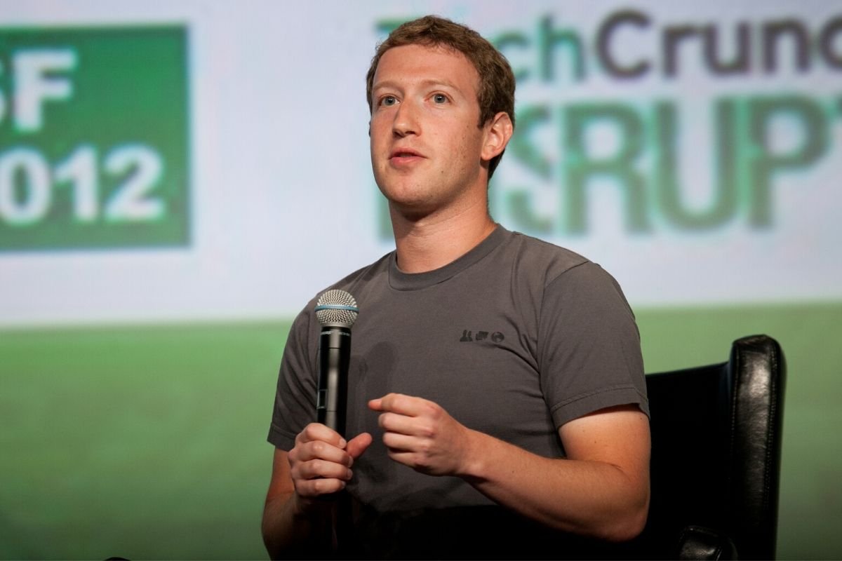 Zmiana loga Facebooka-firmy to kolejna w ostatnim czasie wizerunkowa ewolucja amerykańskiego giganta.