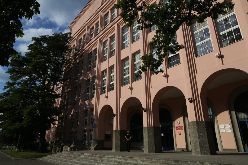 Budynek Szkoły Głównej Handlowej w Warszawie.