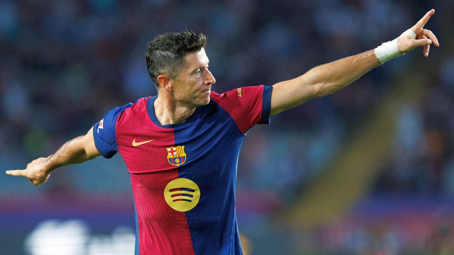 Lewandowski odchodzi z Barcelony. Przez 4 lata w Hiszpanii zarobił ćwierć miliarda zł Robert Lewandowski
