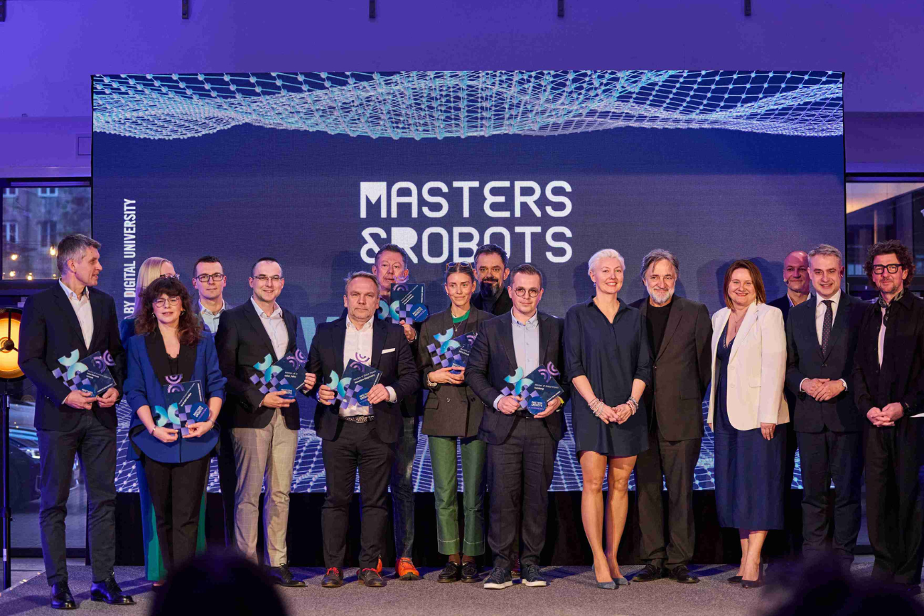 Organizatorem konkursu jest wiodąca organizacja edukacyjna w Polsce Digital University. Oferuje wiedzę w dziedzinie cyfrowej transformacji i budowania "cyfrowego sposobu myślenia".