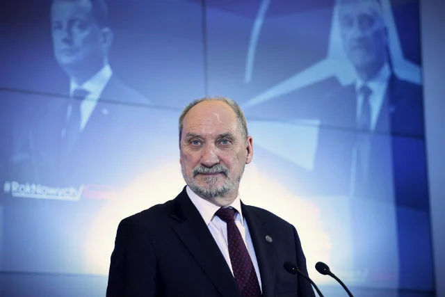 Ministerstwo Obrony Narodowej zamówiło 1000 długopisów z logiem resortu za 83 tys. złotych.