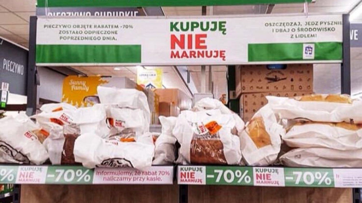 Lidl w wybranych lokalizacjach testuje półki "Kupuję, nie marnuję".