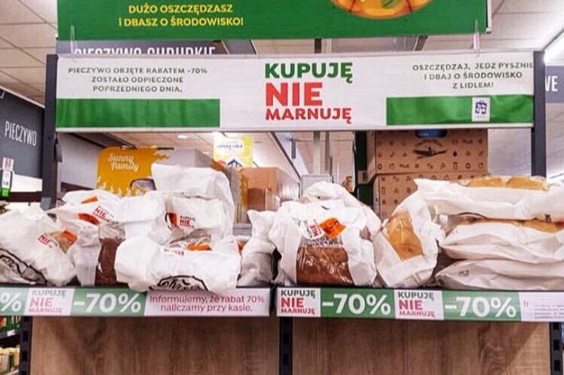 Lidl w wybranych lokalizacjach testuje półki "Kupuję, nie marnuję".