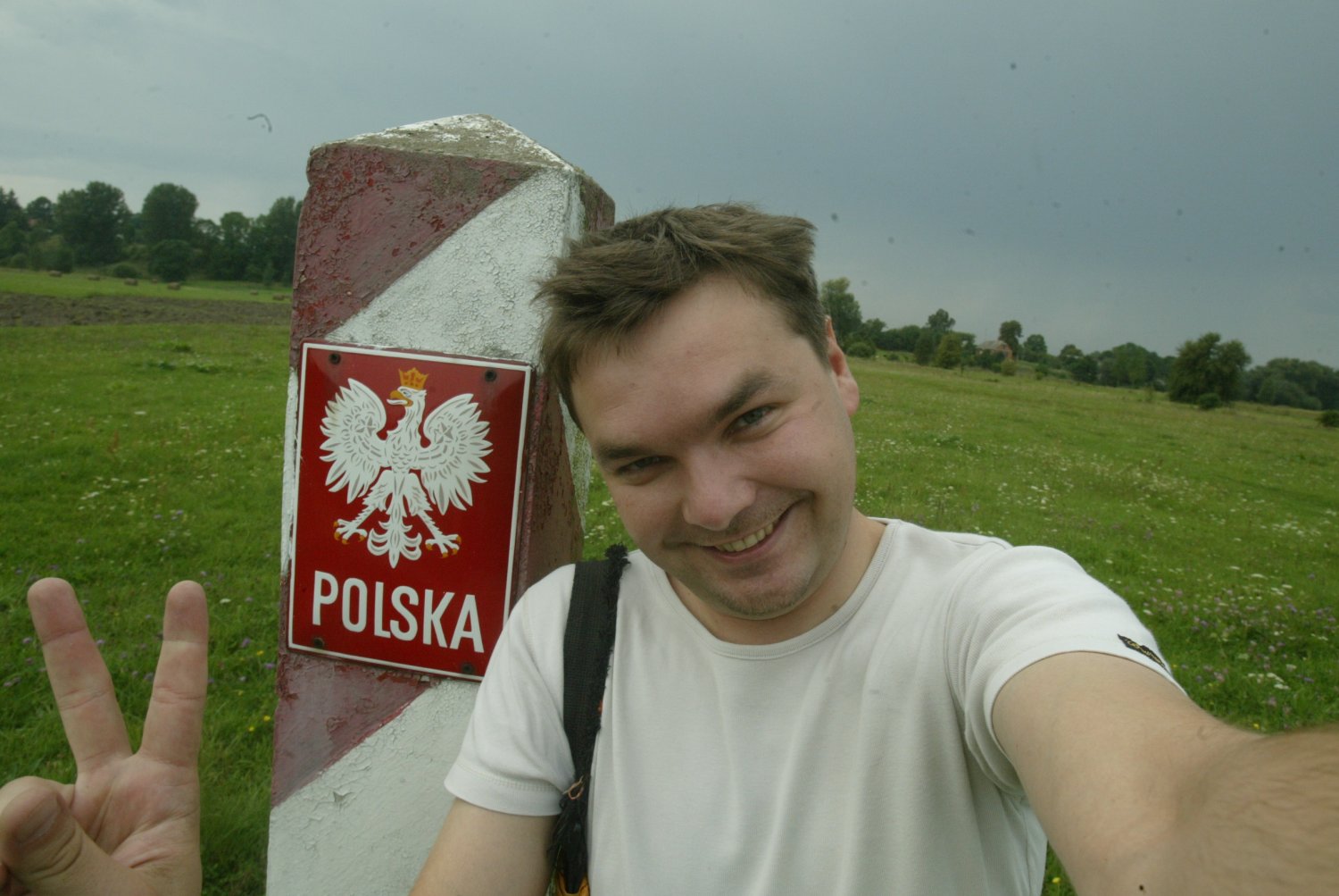 W przeciwieństwie do granic z innymi krajami Unii Europejskiej, polsko-rosyjską granicę można przekraczać tylko w miejscach wyznaczonych, czyli na przejściach granicznych.