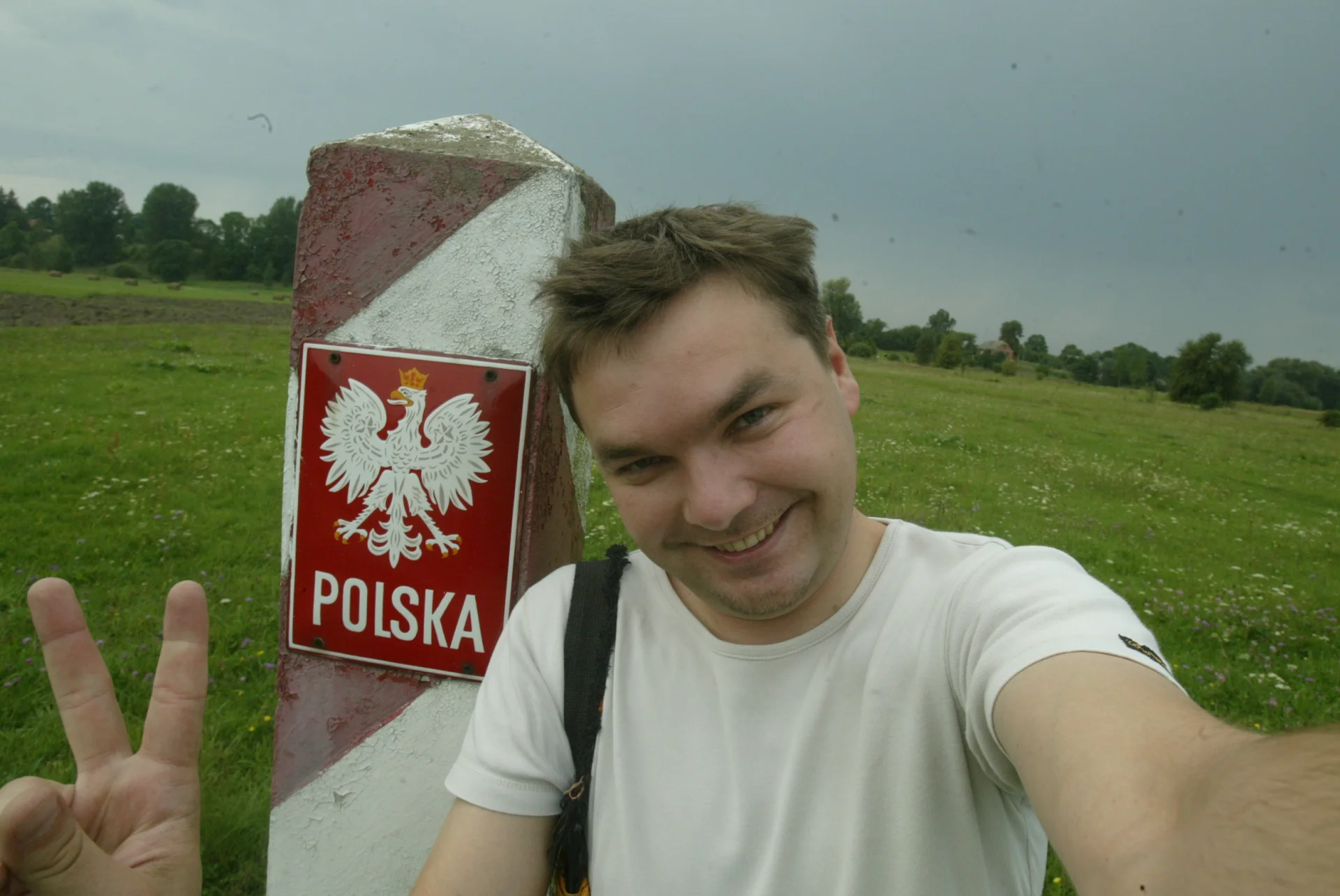 W przeciwieństwie do granic z innymi krajami Unii Europejskiej, polsko-rosyjską granicę można przekraczać tylko w miejscach wyznaczonych, czyli na przejściach granicznych.