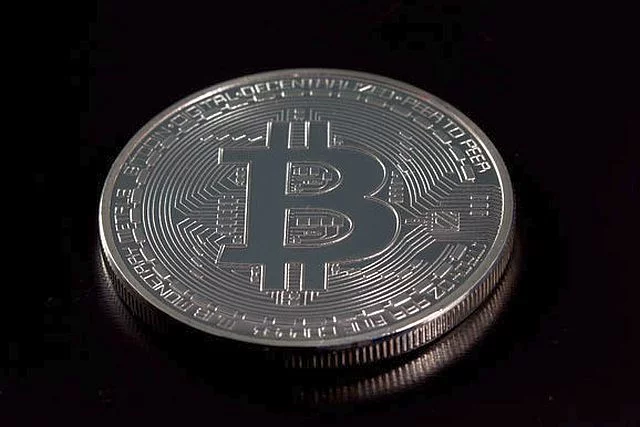 KNF i NBP ostrzegają przed używaniem wirtualnych walut. Uzywanie bitcoinów może być ryzykowne