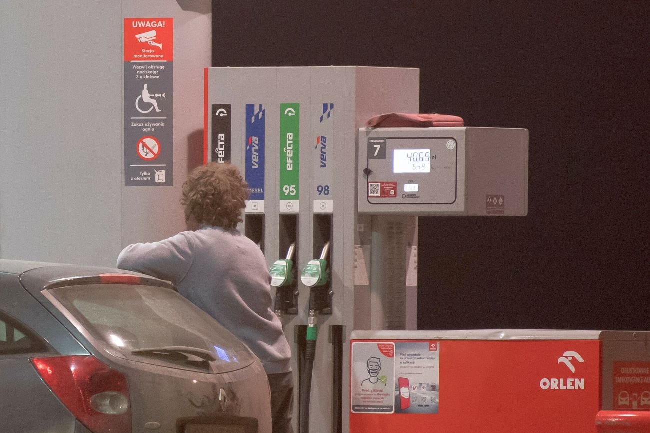 Paliwa nie zdążyły dobrze stanieć, a już znów mają drożeć