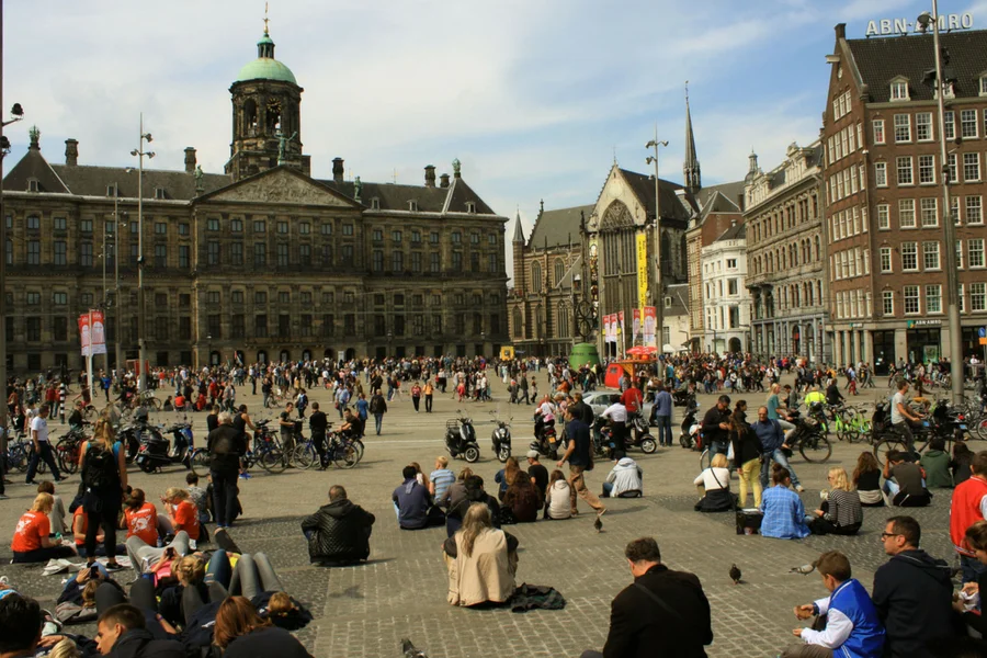 Amsterdam należy do tych światowych metropolii, które zabraniają korzystania z AirBNB na swoim terenie.