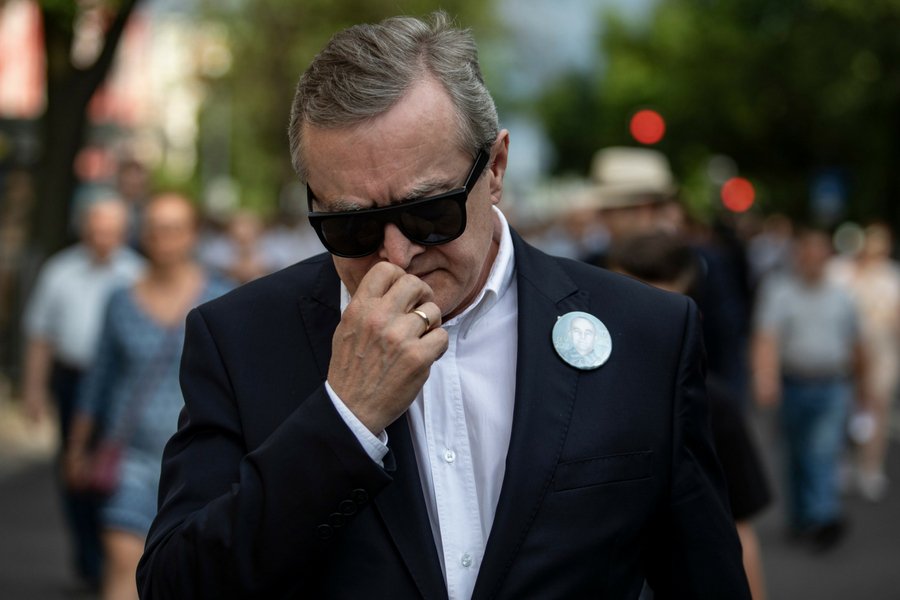 Minister kultury Piotr Gliński w odpowiedzi na poselską interpelację ujawnił, że podległe resortowi placówki wydały w latach 2016-2017 ponad 122 tys. zł na sponsorowane publikacje w prawicowych wydawnictwach.