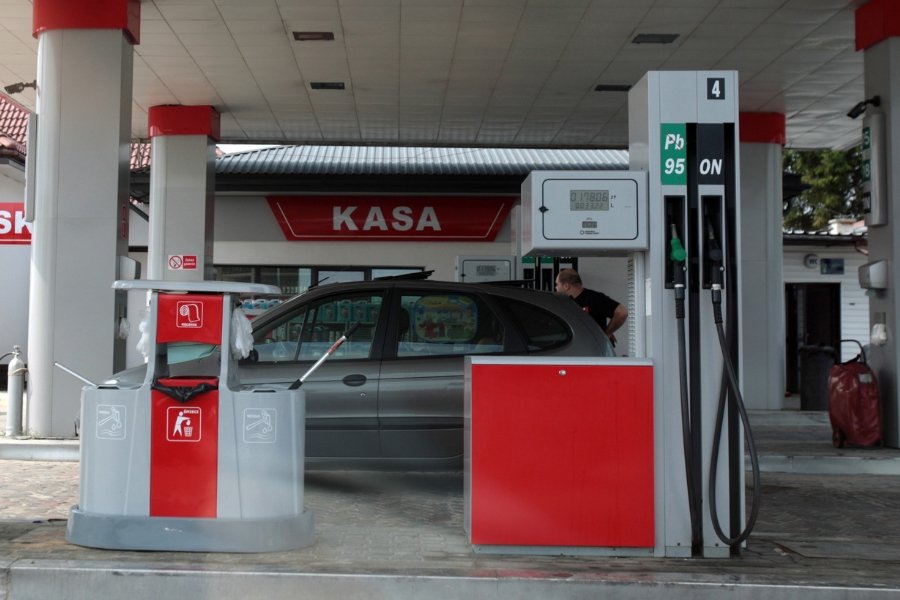 Spadki trwały zaledwie kilka tygodni. OPEC zdecydował o ograniczeniu wydobycia, a skoro ropy na rynku będzie mniej, ceny znów zaczną rosnąć.